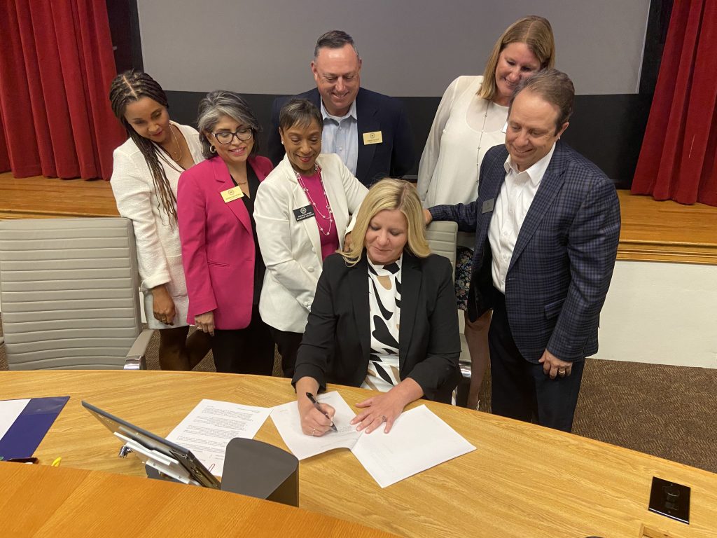 Tabitha Branum signs contract to be RISD superintendent