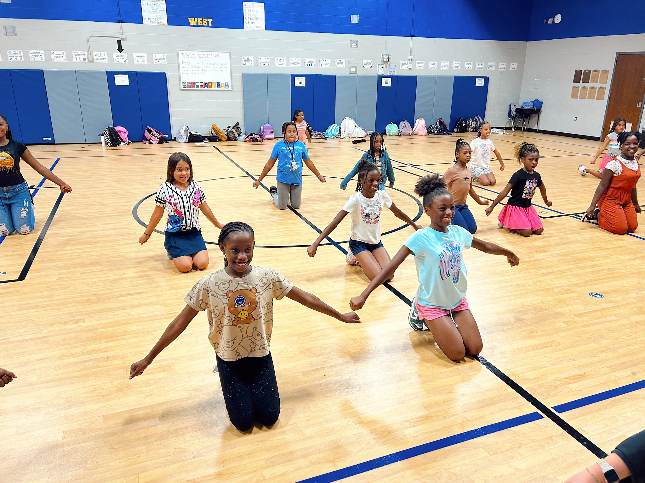 Image of Richland student dance group practicing