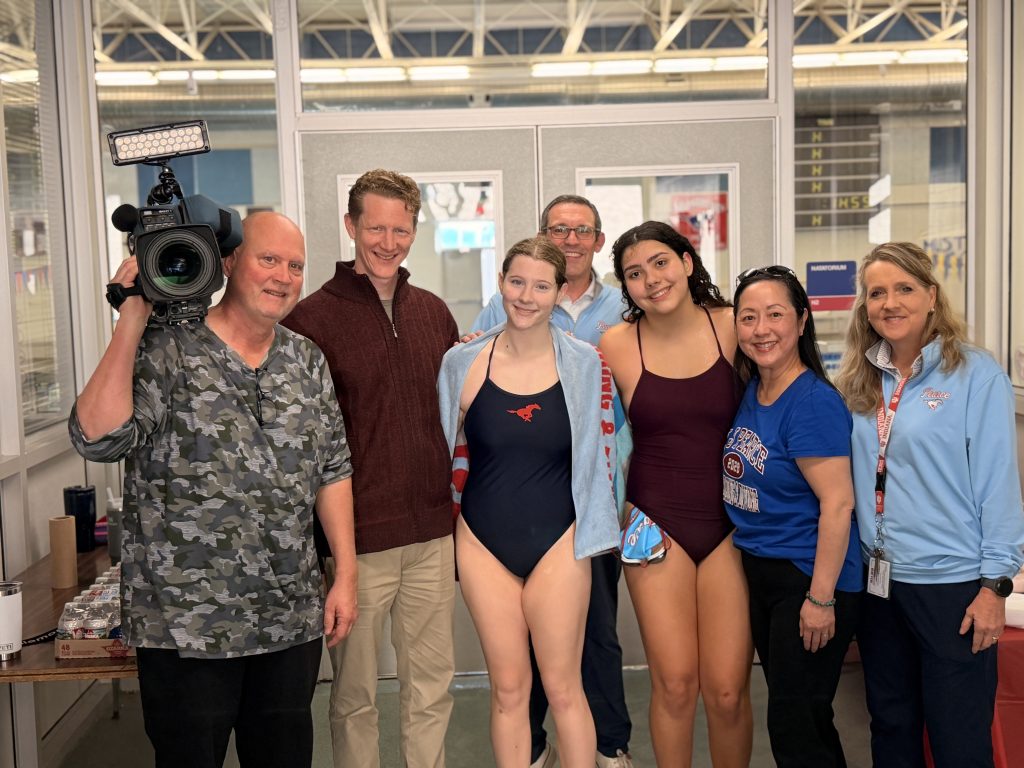 Students, Coach Ewing, and team moms.