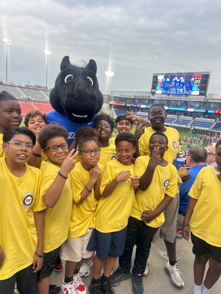 Richland students at SMU game with mustang