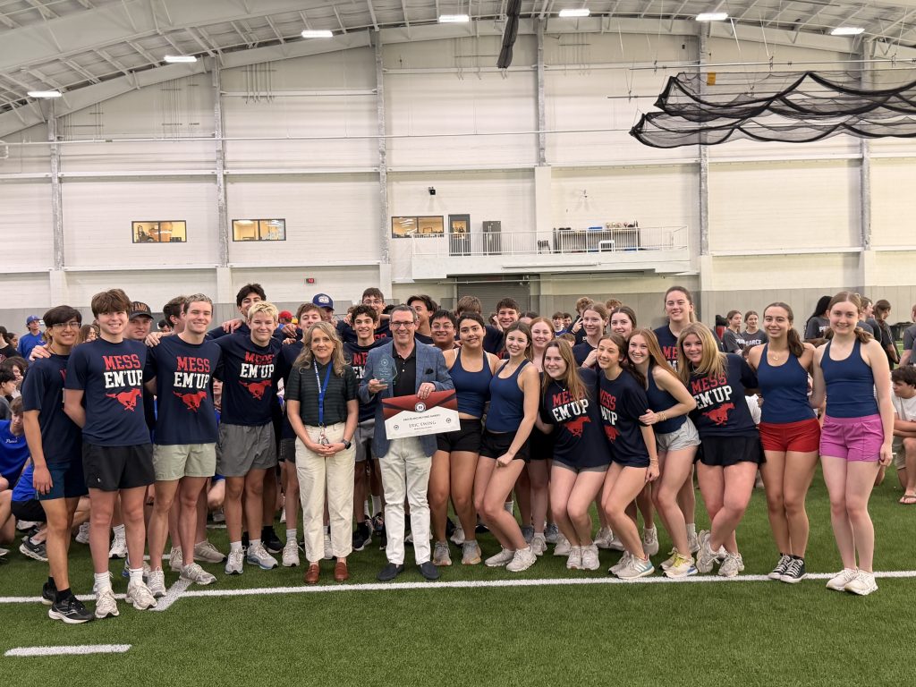 Coach Ewing with students and award