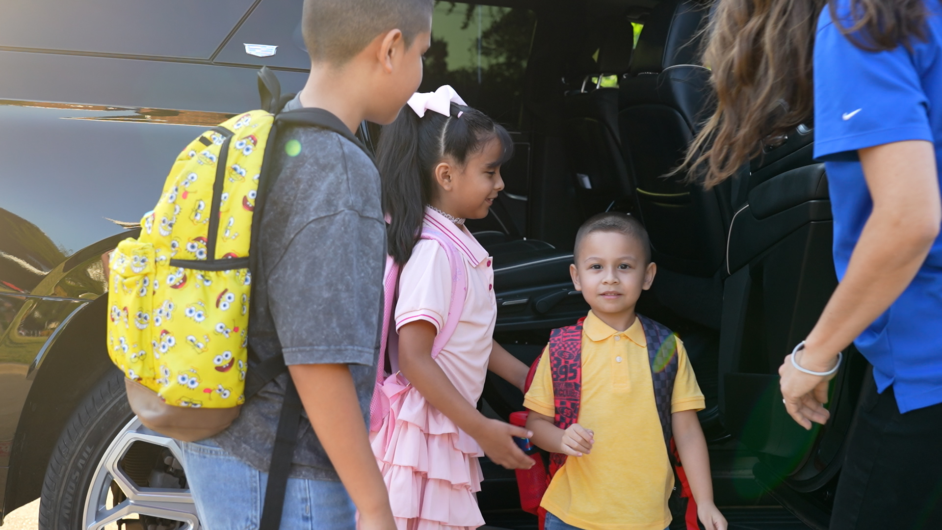 Kids getting dropped off at school
