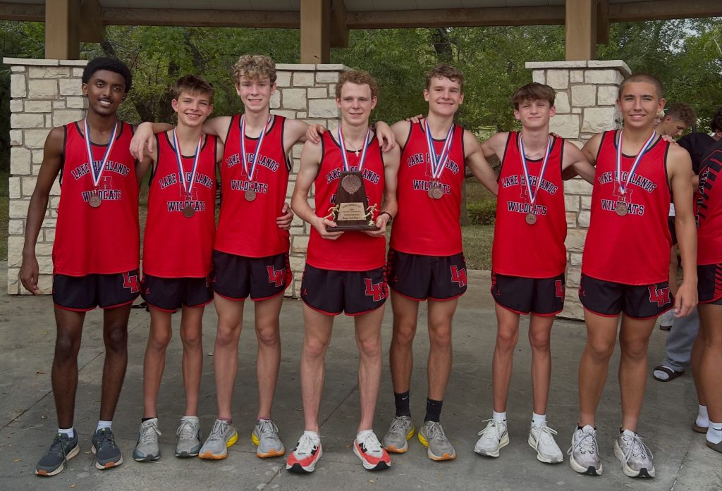 Lake Highlands High School Cross Country Team with Trophy
